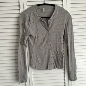 Free people long sleeve top. Gray/blue color
